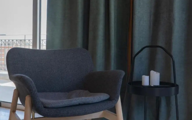 Lis153 by Smart Cozy Suites - Top Floors with Amazing City View - Available 24hr