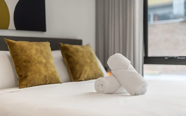 Stylish 2-bed in Braddon With Alfresco Dining – Guest Rooms – Braddon