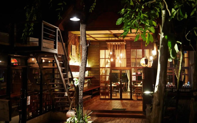 The Country Lake View Hotel