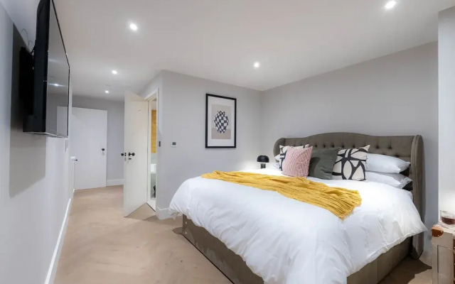 Three Bed Apts near Spitalfields Mkt