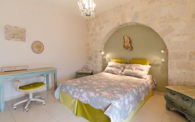 Dora's Stone Houses