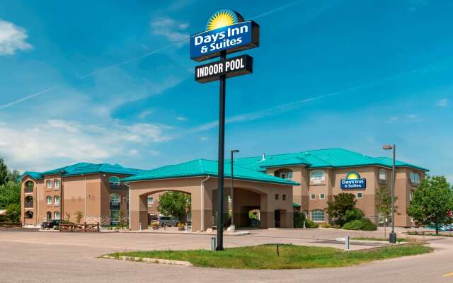 Days Inn & Suites by Wyndham Brandon