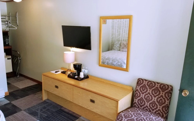 White Mountain Motel And Cottages