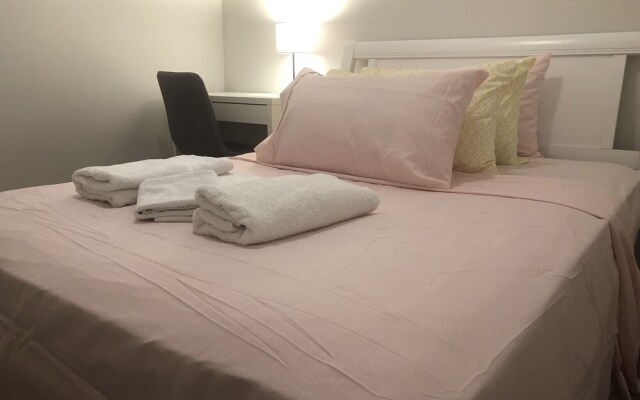 Apple House Tarneit North