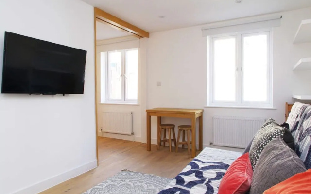 The London Agent Fitzrovia Studio 2