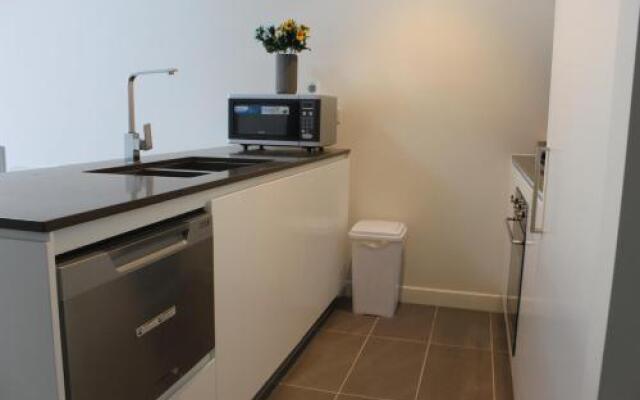 Exquisite Family Home +Parking, Close to CBD
