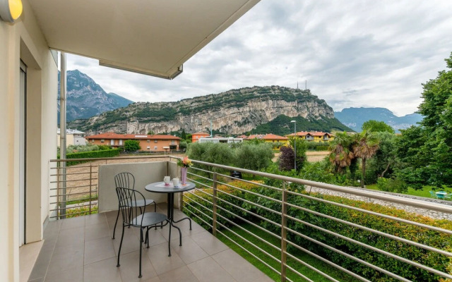 Torbole Relax, Pool & Balcony Apartment 2