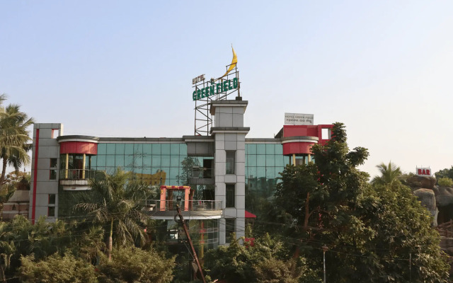 OYO 28157 Hotel Green Field