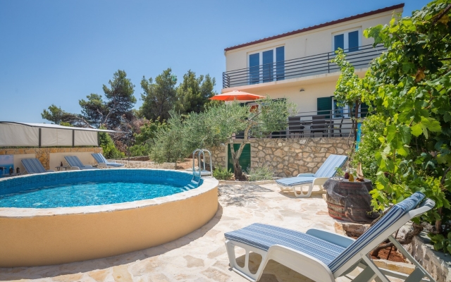 Holiday house Villa Ante - with pool: Rogac, Island Solta