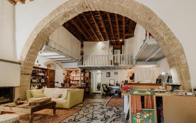 Artistic Home- 250yr old traditional village house