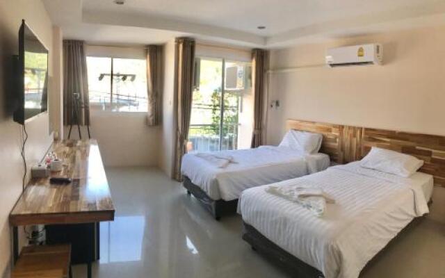 Tonggrila Patong Hostel - Adults Only