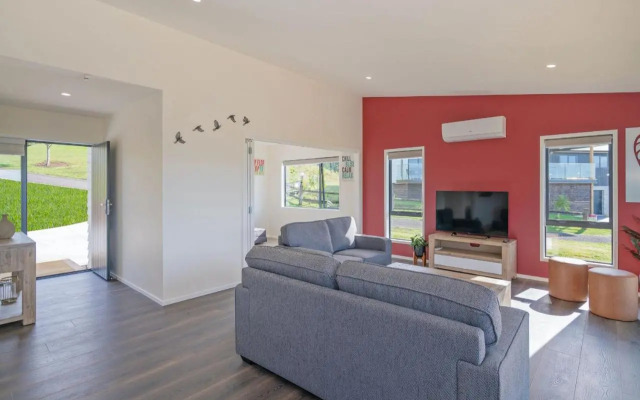 Peace and Paradise - Whitianga Holiday Home