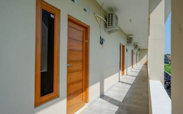 RedDoorz near Padang Golf Adisucipto