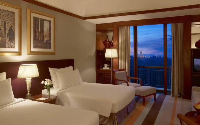Chatrium Hotel Royal Lake Yangon