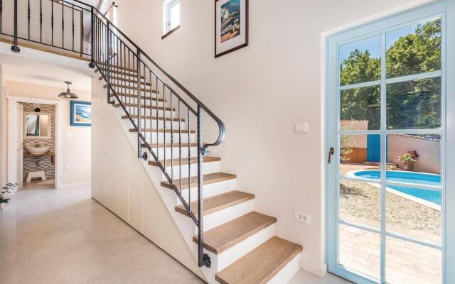 Stunning Home in Jurdani With Wifi and 2 Bedrooms