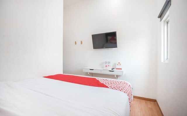OYO 386 Hey Hotel