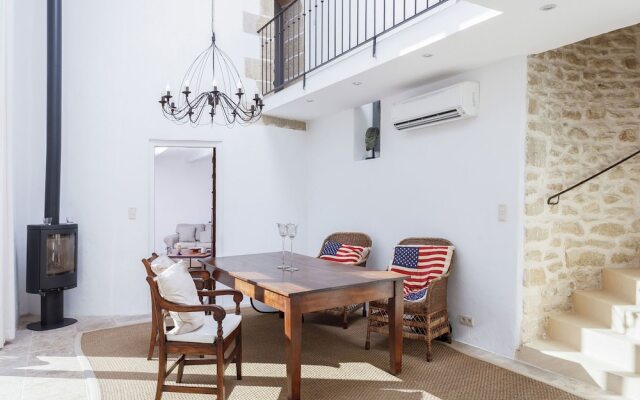 Spacious Castle in Jonquieres with Swimming Pool