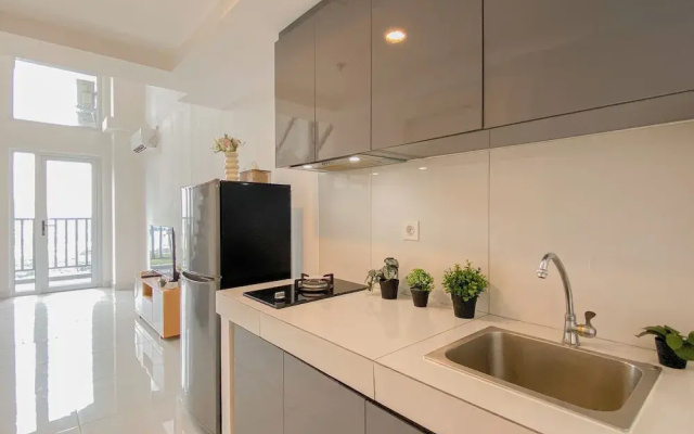 Simple And Modern Studio At Apartment Kingland Avenue