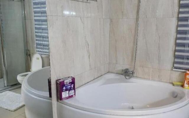 Serviced 3 Bedroom Rental with Pool and Gym