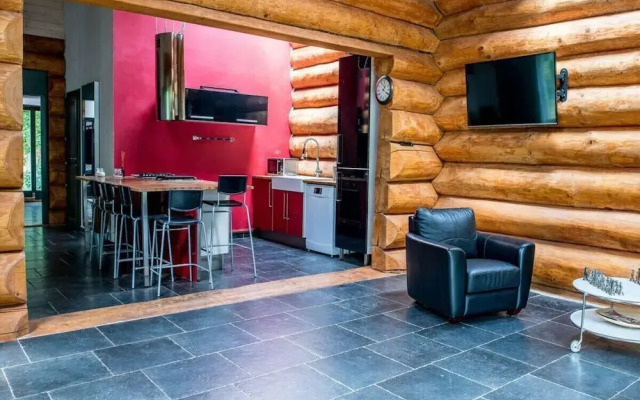 Spacious Holiday Home With Internet