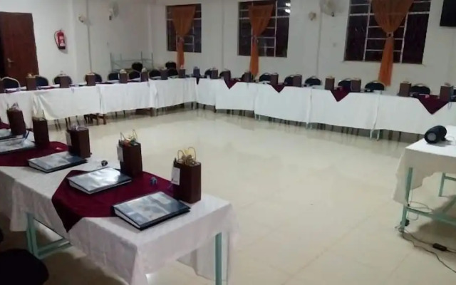 Siaya White Hotel