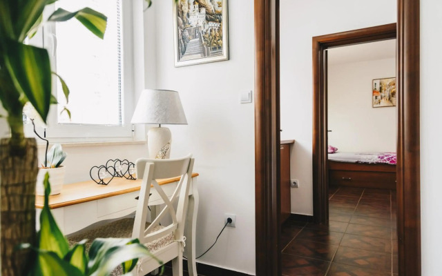 El Mar Apartments