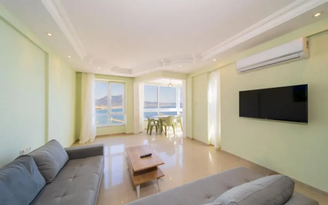 Flat With Sea View and Balcony in Alanya