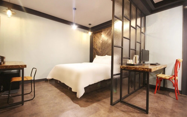 Yeosu 1st Avenue Hotel