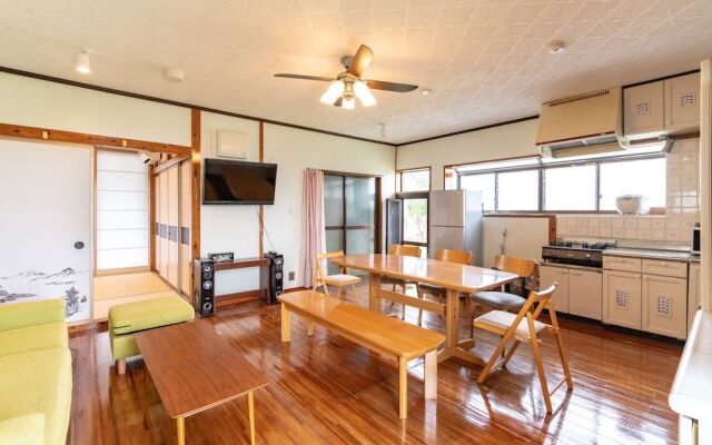 Green Beach Ie Island