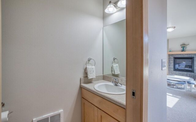 Moon Over Manzanita (MCA 1549)