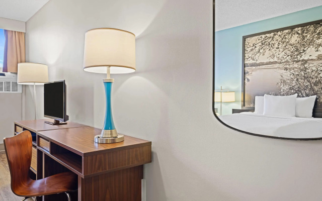 Super 8 by Wyndham Thunder Bay