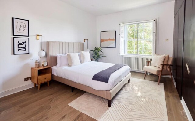 The St Johns Wood Sanctuary - Glamorous 2bdr Flat