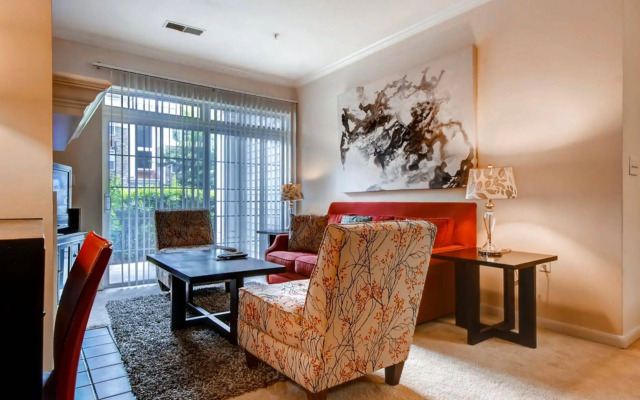 Global Luxury Suites at the Junction