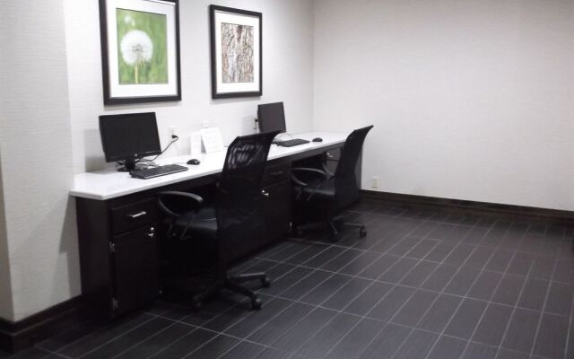 Holiday Inn Express & Suites Bentonville