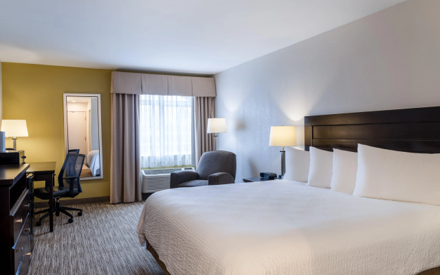 Holiday Inn Express & Suites Chicago-Libertyville by IHG