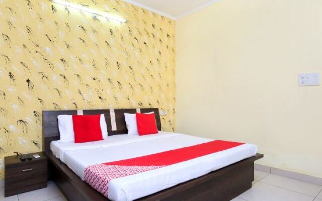 OYO 19765 Royal Guest House