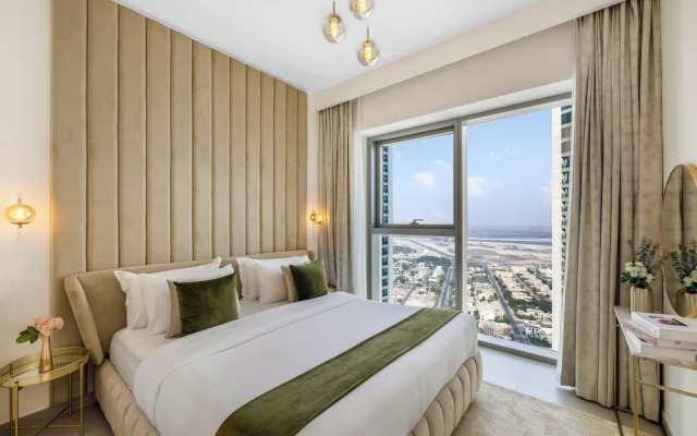 Durrani Homes - Majestic 4BR at Downtown