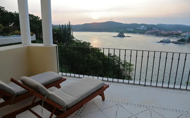 Villas Carey Condo