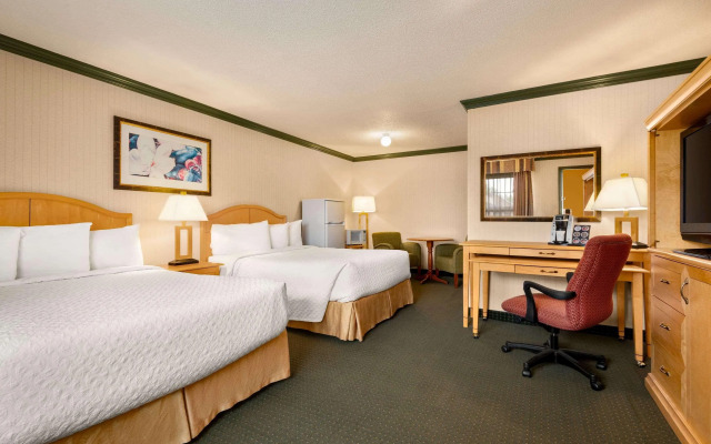 Coast Dawson Creek Hotel