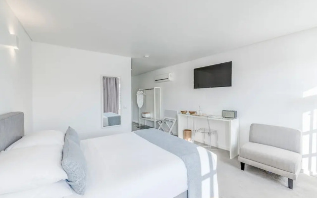 Miragaia Riverside Suites.