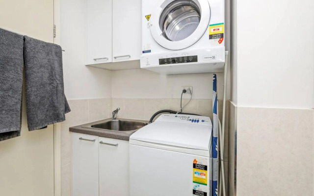 Pool View City Centre Apartment 206