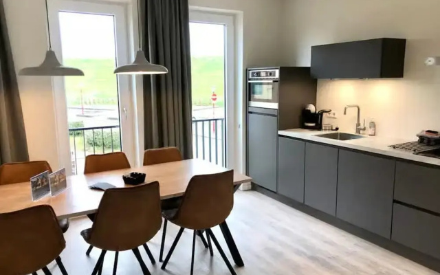 Beautiful Lodge Parallel to the Shopping Street