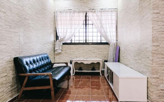 Camelia Homestay by ZUZU