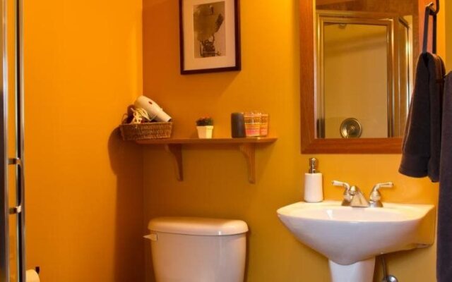 Auberge Kicking Horse Guest House