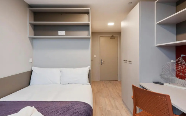 Amazing Location! 6BR Liverpool Apt - Sleeps 6