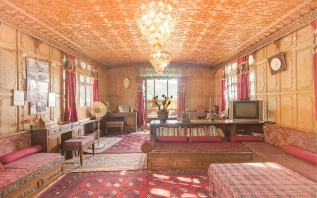 GuestHouser 3 BHK Houseboat d520