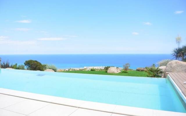 Villa Colibri - 4 - Private Swimming Pool - SEA Viaw