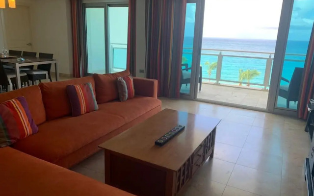 *The CLIFF_ BEACHFRONT and LUXURY MODERN UNIT* C2