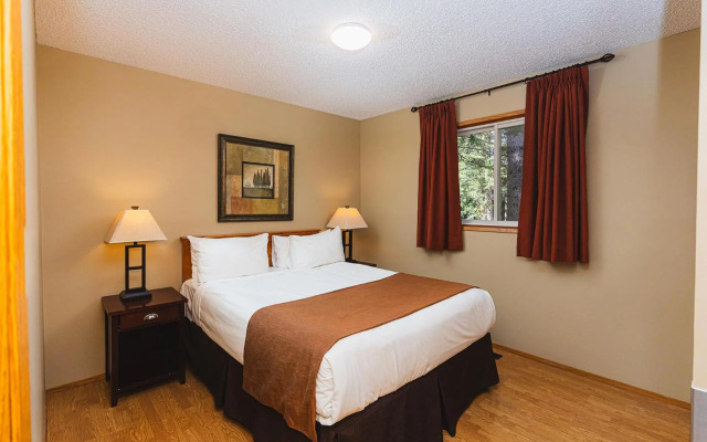 Overlander Mountain Lodge