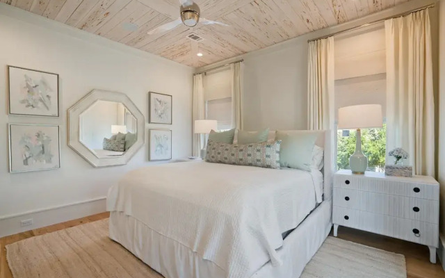 'rees On Wiregrass' Private Pool, Golf Cart, Carriage House Lake District, Watercolor, Fl 5 Bedroom Home by RedAwning